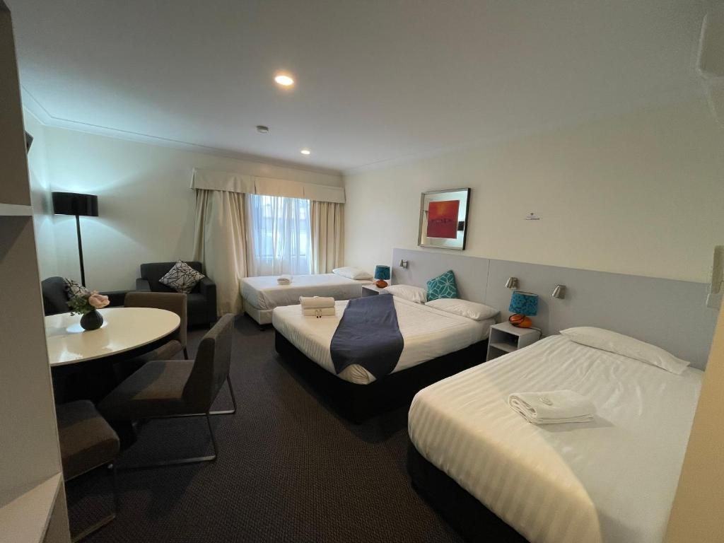 Family Balcony Room at Lakeview Motor Inn, Belmont South NSW