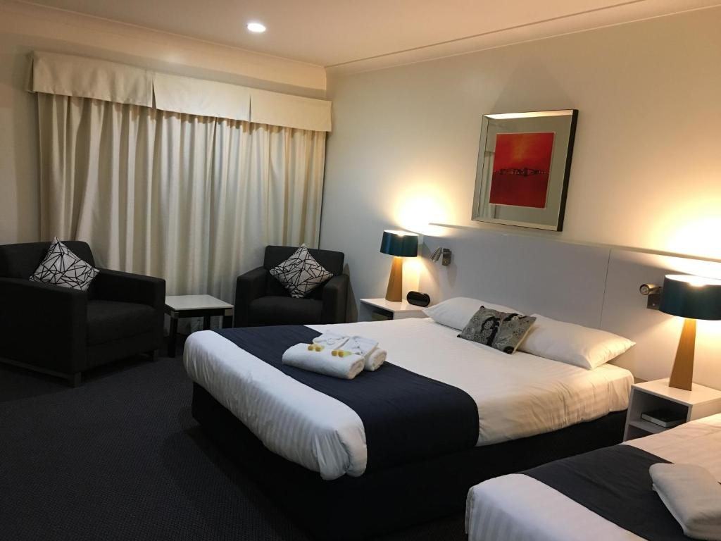 Standard Queen Room at Lakeview Motor Inn, Belmont South NSW